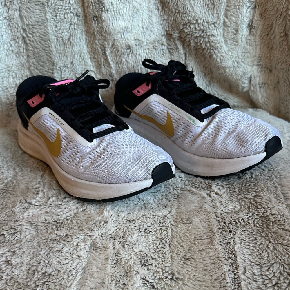 Nike Structure 24 Women's Road Running Shoes. Size 9